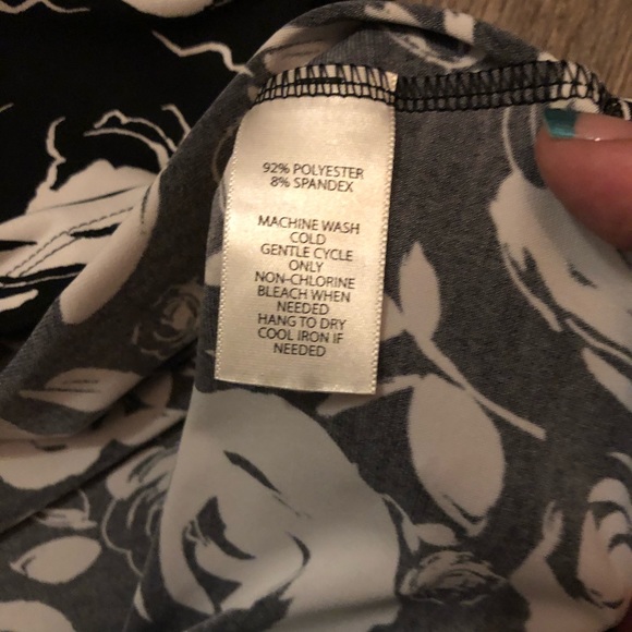 White House Black Market Floral Printed blouse - Picture 4 of 5